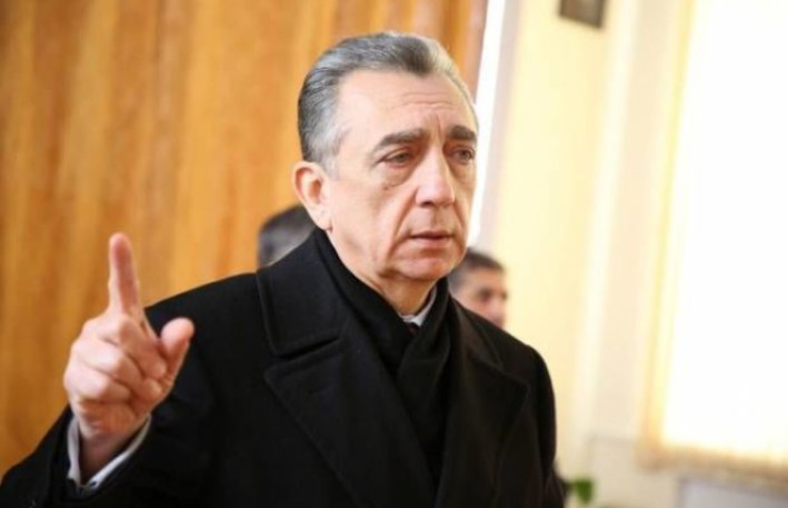 Eldar Əzizovun tənqid etdiyi vəzifəli şəxs postunu itirdi