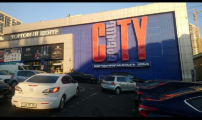 Ermənistanda məşhur supermarket yanır