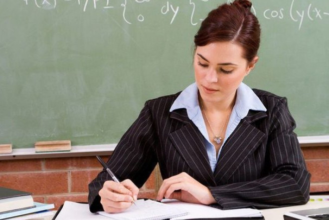 Bu müəllimlər 2 000 manatdan çox qazanır