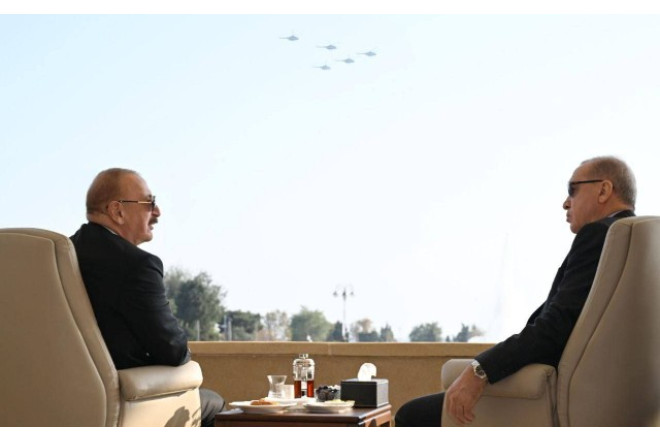 Prezident hərbi paraddan fotolar paylaşdı - FOTO