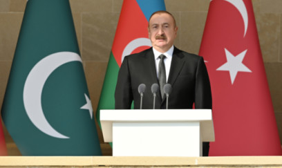 İlham Əliyev paradda çıxış etdi - Canlı