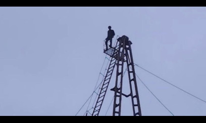 Bakıda qülləyə çıxan 18 yaşlı gənc belə xilas edildi - ANBAAN VİDEO