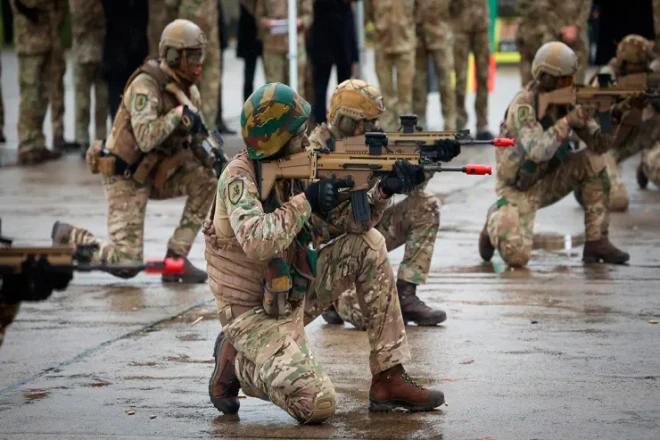 Bu ölkədə İLK: 17 yaşına çatmış bütün vətəndaşlar orduda xidmətə ÇAĞIRILDI