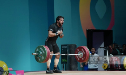 Azərbaycan ağırlıqqaldıranı daha iki medal qazanıb 