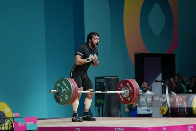 Azərbaycan ağırlıqqaldıranı daha iki medal qazanıb 