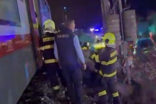 Bu ölkədə sərnişin qatarları toqquşdu: 79 nəfər xəsarət aldı