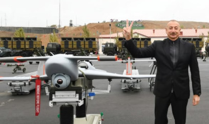 Böyük qələbə qazanmış liderlərin oxşar FOTOSU 