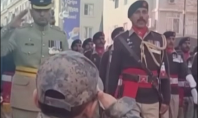 Pakistanlı hərbçilərin paradda azyaşlıya reaksiyası maraq doğurdu  - VİDEO