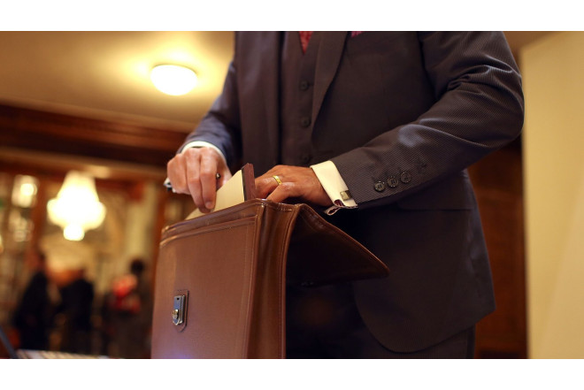 İcra başçılarının əməkhaqqları nə qədərdir? - Natiq Cəfərli yazır...