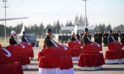 Hərbi yük təyyarəsində həlak olan türkiyəli hərbçilərlə vida mərasimi keçirilib 