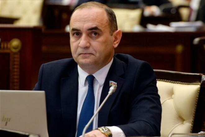 Deputat xəbərdarlıq etdi: “Məktəblərdə telefon istifadəsinə məhdudiyyət lazımdır”