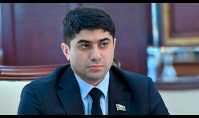 Deputat susur, amma kameralara poz verir - FOTOLAR