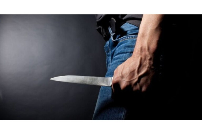 Xırdalanda 17 yaşlı gənc tanışını bıçaqladı 