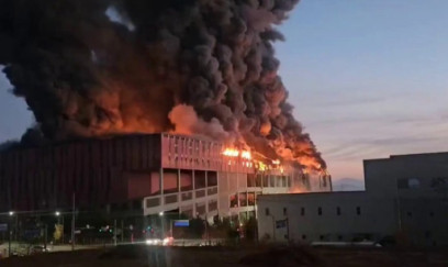 Cənubi Koreyada logistika anbarı yanır 