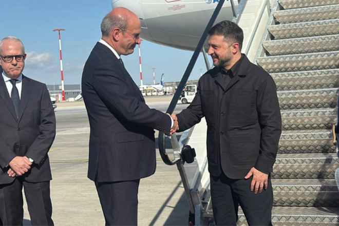 Zelenski Yunanıstana rəsmi səfər edib 