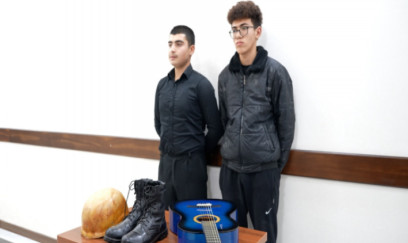 Polis Sabunçuda şəhid məzarlarından oğurluq edən şəxsləri saxlayıb VİDEO