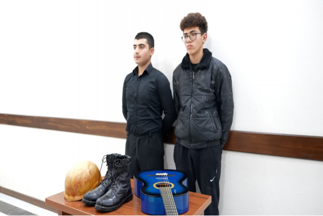 Polis Sabunçuda şəhid məzarlarından oğurluq edən şəxsləri saxlayıb VİDEO