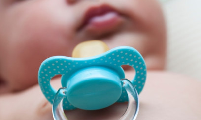 "Barmaq və əmzik əmmək uşaqlarda bu problemlərə yol açır"- Loqopeddən xəbərdarlıq