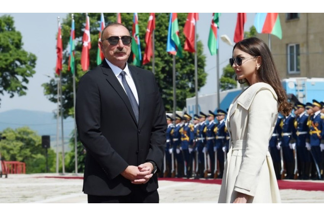 Spiker Prezident və həyat yoldaşını YAP-ın 33 illiyi münasibətilə təbrik etdi