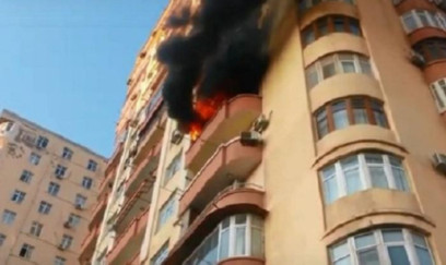 Bakıda çoxmərtəbəli yaşayış binasında yanğın söndürülüb YENİLƏNİB-3