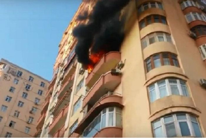 Bakıda çoxmərtəbəli yaşayış binasında yanğın söndürülüb YENİLƏNİB-3