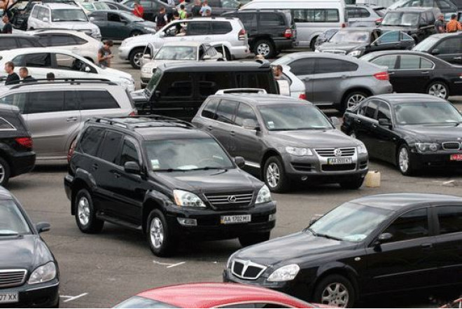 Köhnə avtomobillərin aksiz vergisi artırıldı: Yeni qərar qüvvəyə mindi