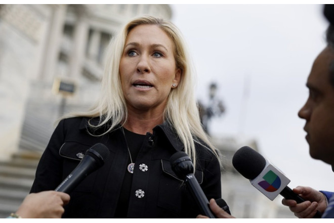 Trampın sabiq müttəfiqi vəzifədən gedir