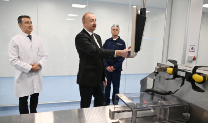 İlham Əliyev dərman istehsalı müəssisəsini işə saldı - FOTOLAR