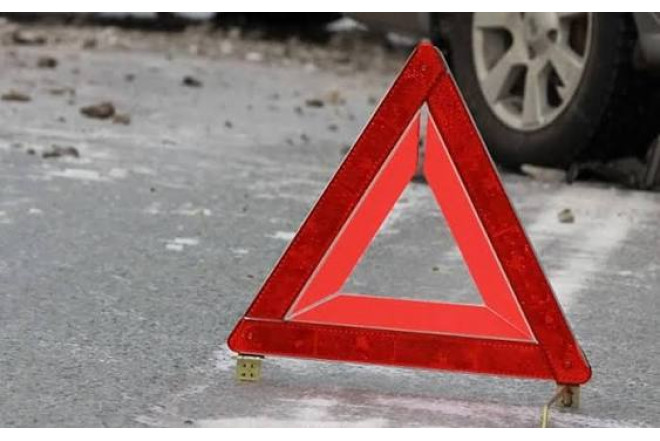 Şəmkirdə iki avtomobil toqquşub, 3 nəfər xəsarət alıb 