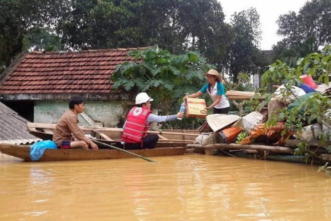 Daşqınlarda 90 nəfər öldü - VIDEO