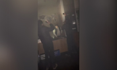 Yanan binanın təxliyə qapısı bağlı olub? - FHN-dən açıqlama - VİDEO