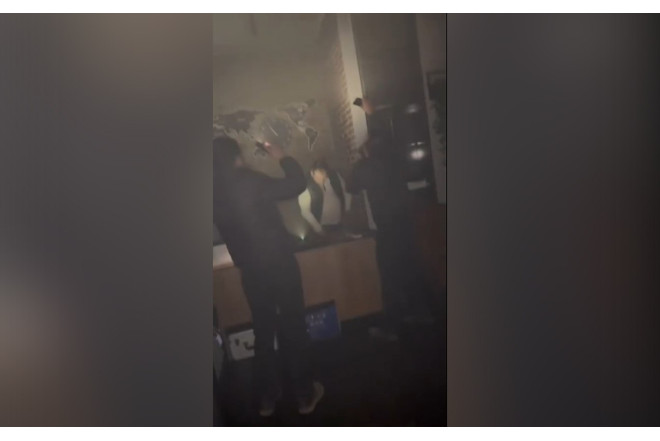 Yanan binanın təxliyə qapısı bağlı olub? - FHN-dən açıqlama - VİDEO