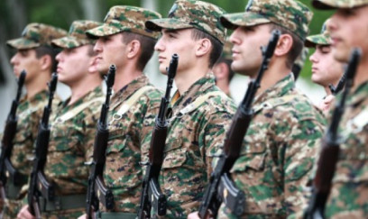 Müqaviləli hərbçilər Ermənistan ordusunda əsas kadr olacaq 