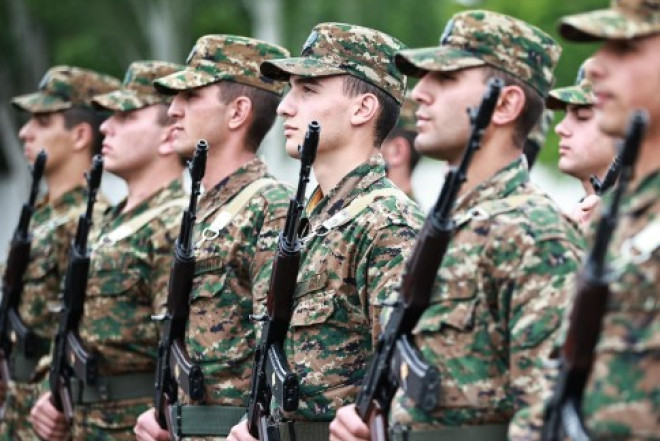 Müqaviləli hərbçilər Ermənistan ordusunda əsas kadr olacaq 