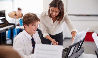 Müəllim olmaq istəyənlərin NƏZƏRİNƏ - Vakansiya seçiminə start verildi