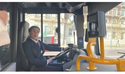 İlk dəfə qadın sürücülər avtobusları idarə etməyə başladı