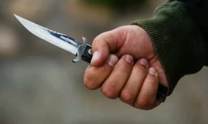 Şəmkirdə qardaş bacısını bıçaqlayıb 