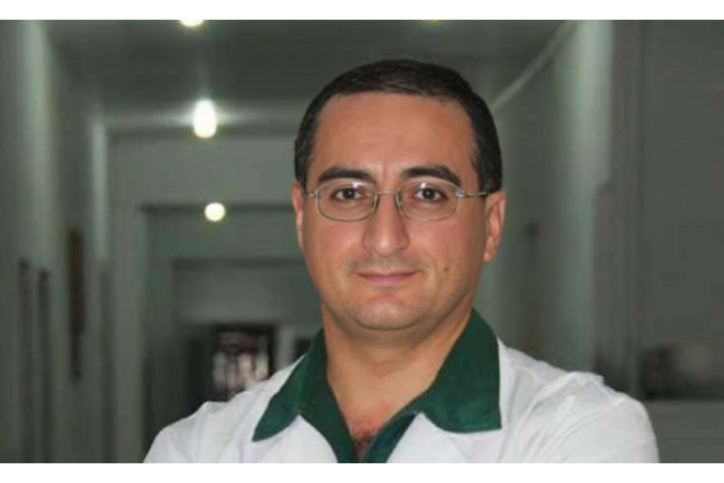 SSRİ bayrağı qaldıraraq yürüş edənlərdən biri tanınmış Həkimdir - FOTOLAR