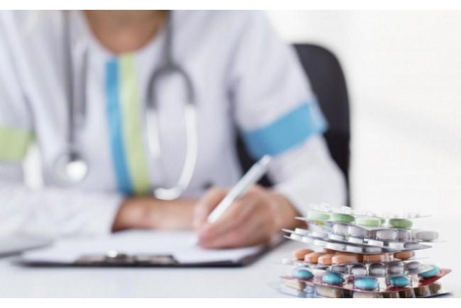 Azərbaycanda 14 həkim cərimələnib 