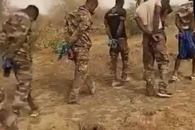 Malidə qarşıdurma zamanı əsgərlər əsir götürülüb 