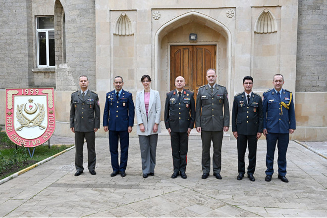 Azərbaycanla Serbiya arasında hərbi təhsil sahəsində əməkdaşlıq müzakirə olunub 