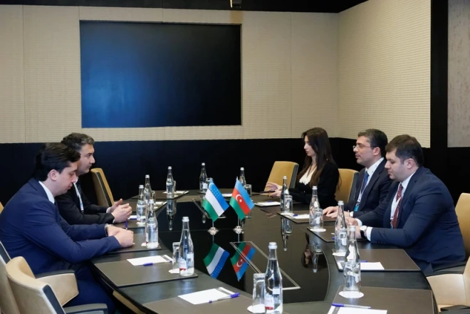 Əhməd İsmayılov Azərbaycanda səfərdə olan Özbəkistan nümayəndə heyəti ilə görüşüb 