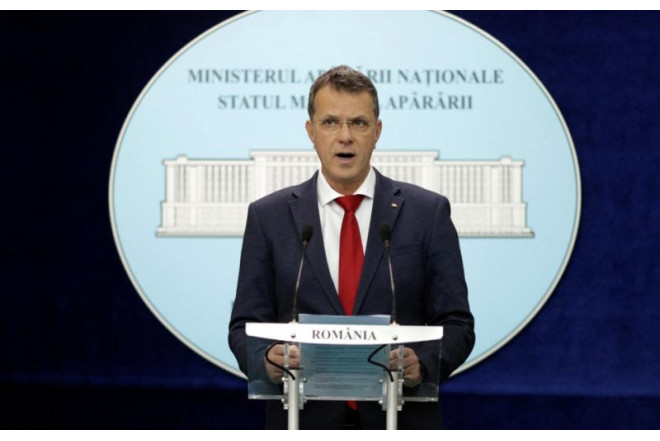 Rumıniyanın müdafiə naziri təhsil qalmaqalına görə istefa verdi