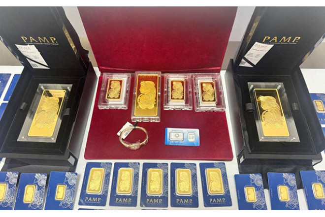 İstanbuldan Bakıya 2 milyonluq qızıl-brilyant keçirmək istədilər 