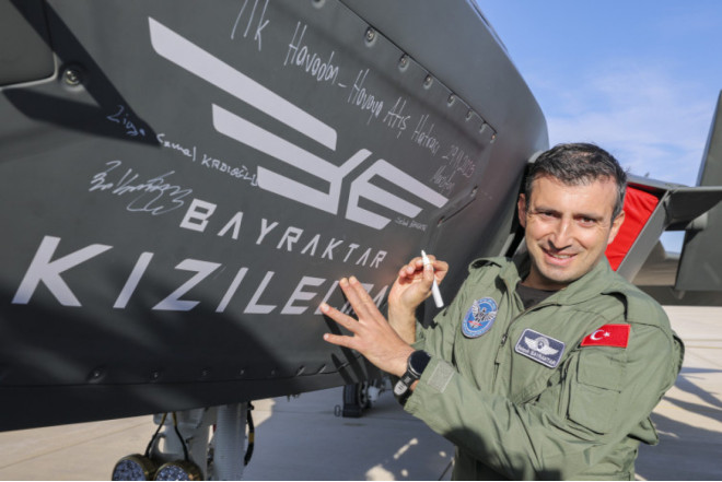 Bayraktar pilotsuz döyüş təyyarəsi ilə dünyada bir ilkə imza atıb 