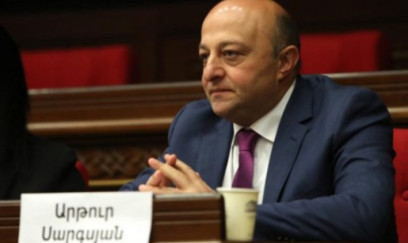 Ermənistanda müxalif deputat həbsdən azad edilib 
