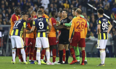 “Fənər”-“Qalatasaray” matçında əvvəl futbolçular arasında dava olub 