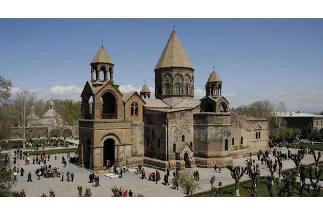 Ermənistan Apostol Kilsəsi dövlət içində dövlətə çevrilib