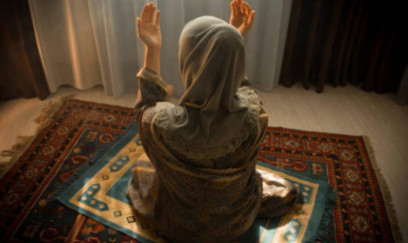 Namaza görə arvadını döyüb dişlərini sındırdı