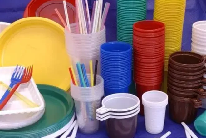 Birdəfəlik  plastik qablardan uzaq durun 